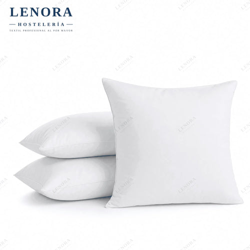 Almohadas blancas de fibra hueca siliconada apiladas