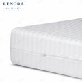 Funda de colchón de cutí blanca con cremallera cubriendo el colchón